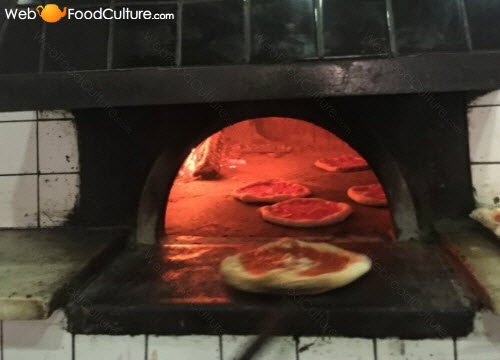Margherita pizza: Pizza oven.
