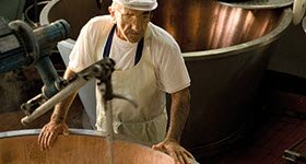 La preparazione del Parmigiano Reggiano (crt-01)