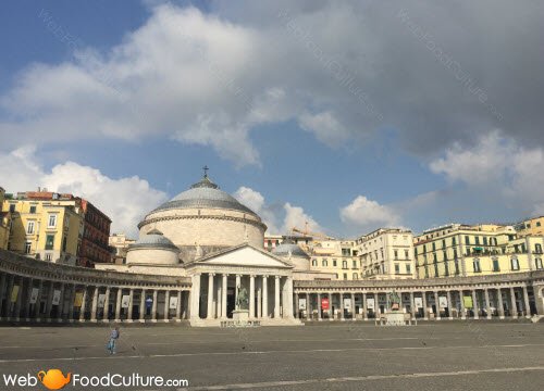 Neapolitan Pastiera: Naples, Plebiscito square.