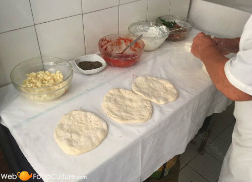 Fried pizza: The preparation of fried pizza.