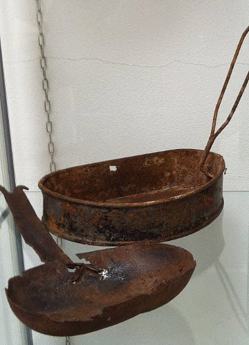 World War I Food: Austrian ladle and cover of a British mess tin (crt-01)