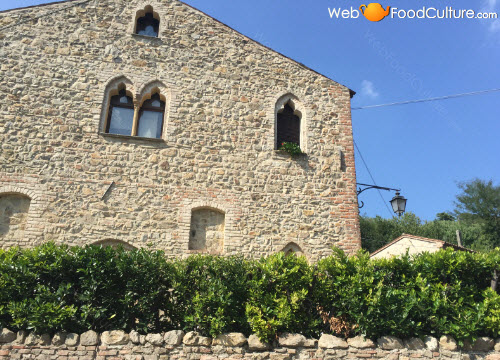Food and wine specialties from the Euganean Hills: Arquà Petrarca, view 02.