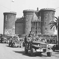 Soldati americani arrivano a Napoli.