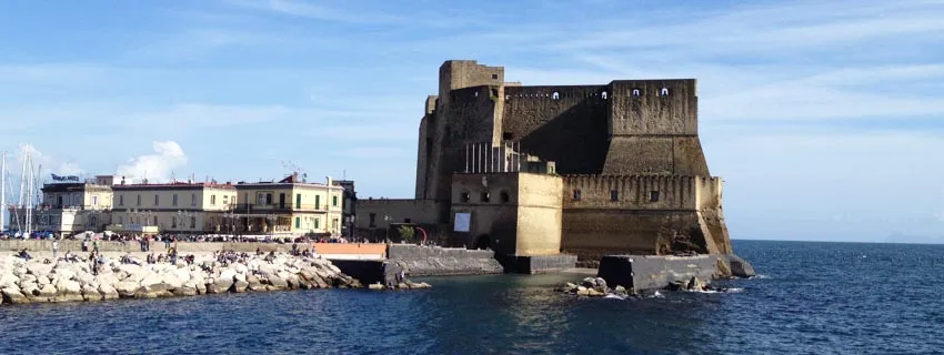 Specialità Enogastronomiche di Napoli: Napoli, Castel Dell'Ovo